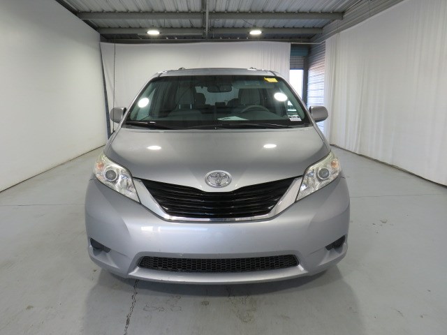 2014 Toyota Sienna LE Mobility 7-Passenger