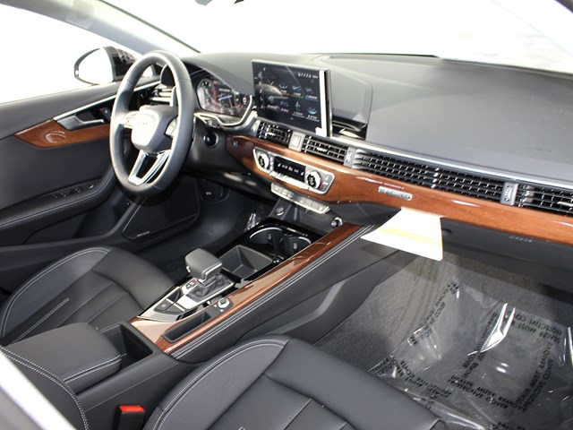 2022 Audi A4 2.0T quattro Premium Plus