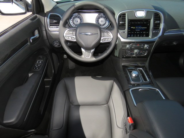 2022 Chrysler 300 Touring L